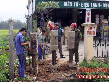 Đóng 2 lối đi dân sinh trái phép qua đường sắt