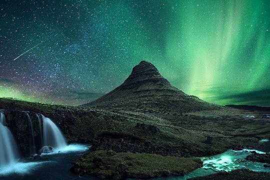 NASA chế mây nhân tạo để bắt gió cực quang