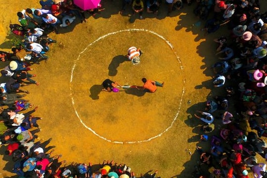 Sôi nổi các trò chơi dân gian trong lễ hội Pu Nhạ Thầu