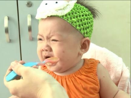 6 thói quen cho trẻ ăn tưởng lợi hóa hại