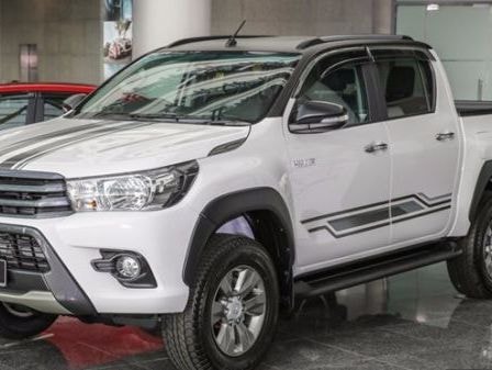 Toyota Hilux có thêm bản đặc biệt, cạnh tranh Ford Ranger Wildtrax