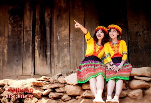 Ngắm sơn nữ miền Tây xứ Nghệ trẩy hội Xuân