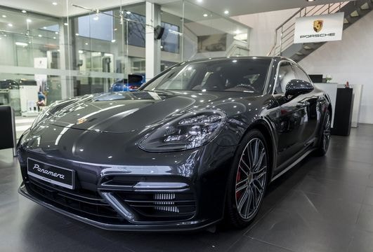 Porsche Panamera 2017 đầu tiên xuất hiện tại Việt Nam