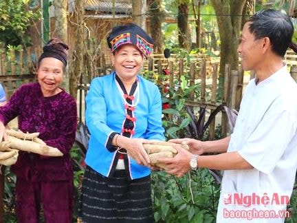 Nơi thầy thuốc được nhận quà bằng khoai, sắn