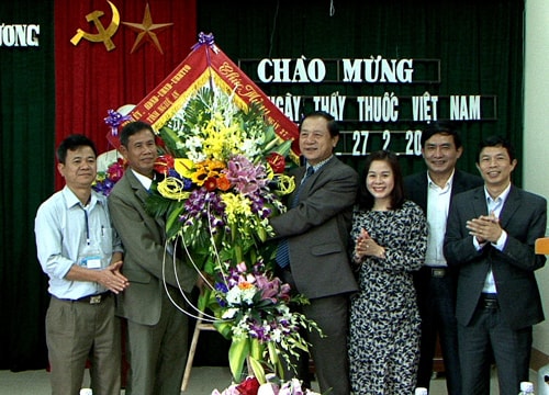 Phó Chủ tịch UBND tỉnh Lê Minh Thông chúc mừng Ngày Thầy thuốc Việt Nam