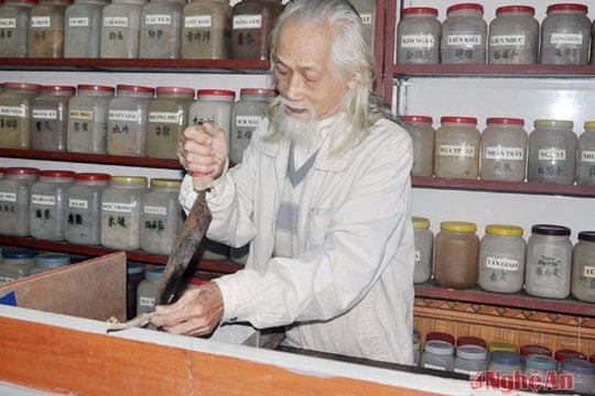 Lương y rèn nghề trong 'địa ngục trần gian' Phú Quốc