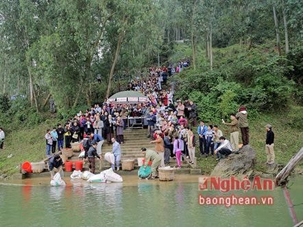 Phóng sinh 1,5 tấn cá xuống sông Lam