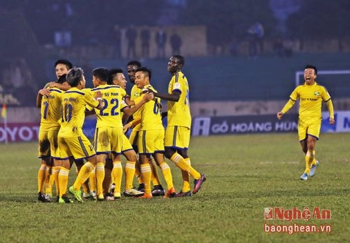 Vòng 7 V.League 2017: Cú ngược dòng đầy cảm xúc