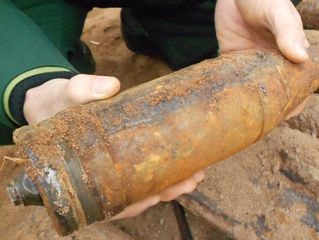 Phát hiện 43 quả đạn pháo cối còn nguyên kíp nổ