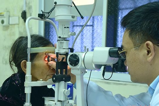 Bệnh viện Mắt Nghệ An khám sàng lọc và cấp thuốc miễn phí cho bệnh nhân Glôcôm