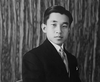 Những khoảnh khắc đẹp về thời trẻ của Nhật hoàng Akihito