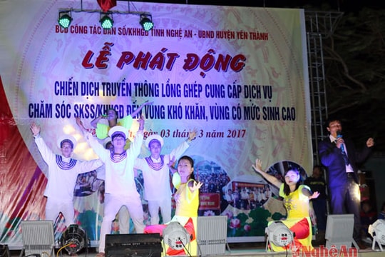 Sôi động đêm giao lưu truyền thông dân số