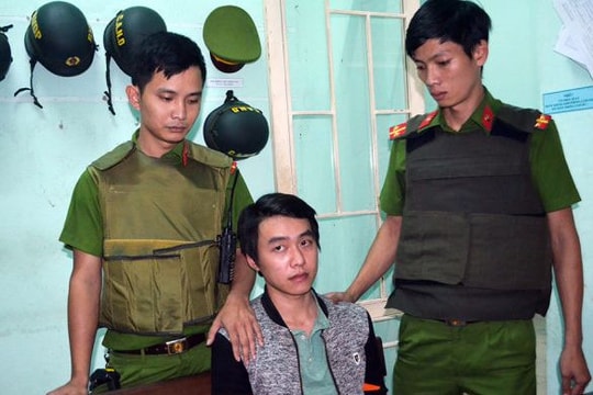 Bắt nghi can dùng dao cướp tiền ngân hàng