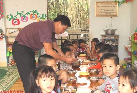 Bộ GD&ĐT yêu cầu dừng việc điều chuyển giáo viên phổ thông dạy mầm non