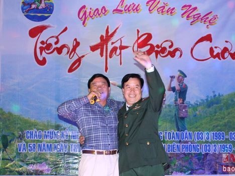 Lãnh đạo TP Vinh thăm, tặng quà cán bộ chiến sỹ Đồn biên phòng Nhôn Mai