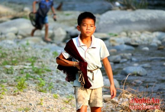 Những ngư dân 'nhí' vùng cao Nghệ An