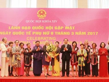 Chủ tịch Quốc hội gặp mặt các nữ Đại sứ tại Việt Nam