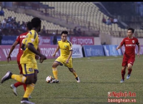 Hồ Tuấn Tài - cơn đau đầu của BHL SLNA!