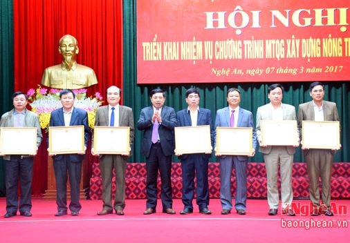 Nghệ An: Khen thưởng 33 tập thể, cá nhân trong xây dựng nông thôn mới