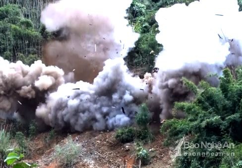 Nghệ An: Gần nửa tấn thuốc nổ đánh sập hàng loạt hầm vàng thổ phỉ