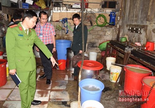 Phát hiện cơ sở sản xuất đậu phụ bẩn kinh hoàng cạnh ga Vinh