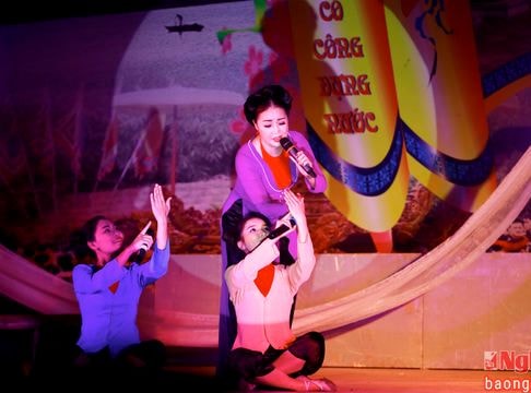 Giao lưu dân ca ví giặm tại lễ hội Đền Cuông