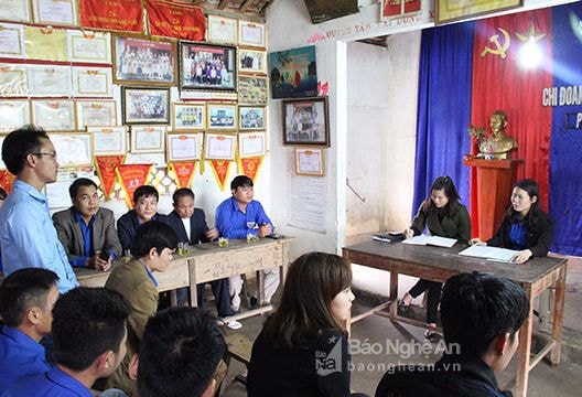 Bí thư Tỉnh đoàn Nghệ An về dự sinh hoạt chi đoàn với thanh niên nông thôn