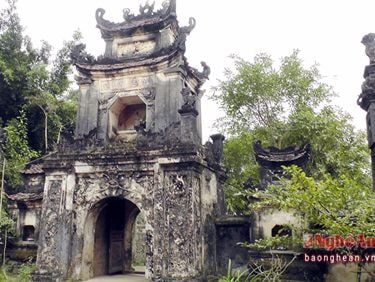 Độc đáo nghệ thuật điêu khắc đền làng Danh