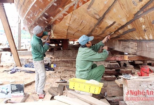 Độc đáo dùng xơ tre và vôi hàu trám tàu khủng