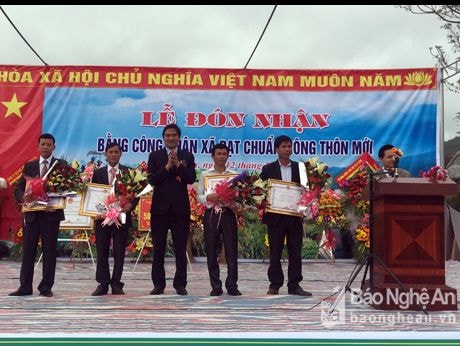 Nam Kim (Nam Đàn) đón nhận xã đạt chuẩn Quốc gia nông thôn mới