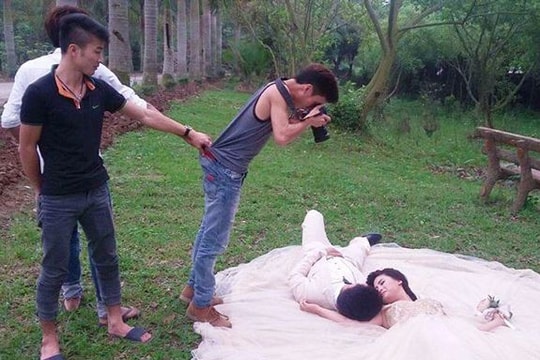 Cười đau ruột với hậu trường bộ ảnh cưới bá đạo có 1 không 2
