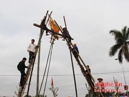 Choáng với các kiểu xem hội đền Cuông