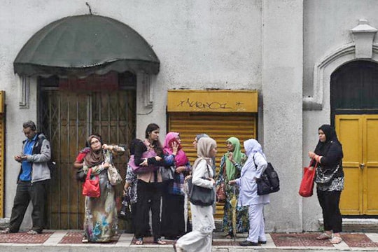 Malaysia truy quét nữ lao động không phép