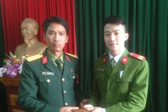 Trung tá quân đội trả 'của rơi' cho người bị mất
