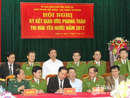 Khối Thi đua nội chính và LLVT Nghệ An ký kết giao ước thi đua