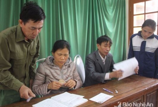 Hỗ trợ người dân có cá chết sau sự cố vỡ đập chứa bùn thải