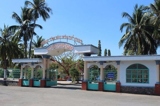 Kiểm điểm trưởng phòng trộm trứng vịt tại hội chợ