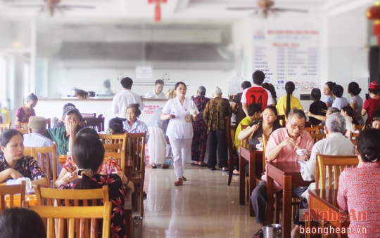 Những bữa cơm ấm lòng ở Bệnh viện đa khoa Cửa Đông