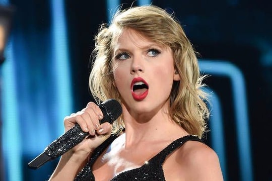 Taylor Swift đòi 2 triệu USD để hát ở Việt Nam