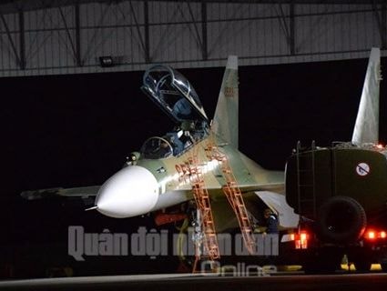 Su-30MK2 Việt Nam bay đêm tại điểm trọng yếu