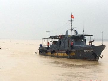 Cứu sống 7 thuyền viên gặp nạn trên biển