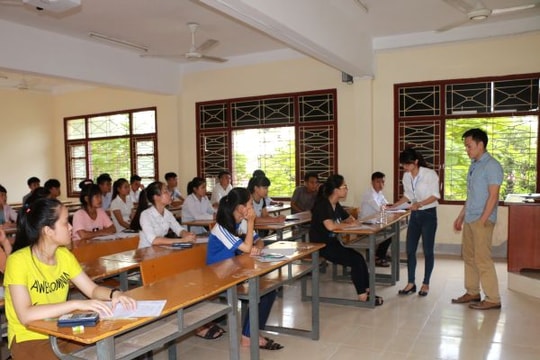 Vụ giám thị chép bài bị đình chỉ: Đánh giá cao sự dũng cảm và trung thực của học sinh