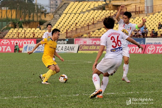 ​HLV Nguyễn Quốc Tuấn: 'Lối chơi của HAGL đã bị SLNA khắc chế'