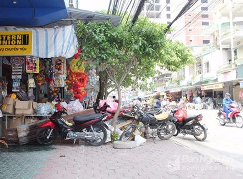 Vỉa hè không của riêng ai