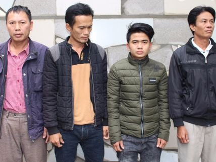 Khởi tố 4 nông dân đánh bài ăn tiền