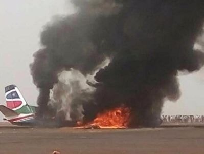 Phi cơ chở 45 người lao xuống đất, cháy rụi