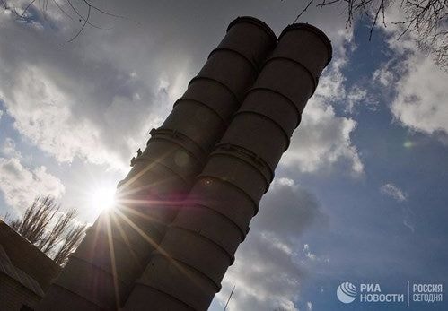 Cận cảnh 'rồng lửa' S-400 của Nga trấn giữ Crimea