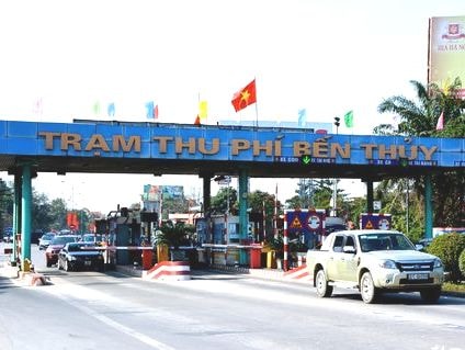 Sẽ chống ùn tắc ở các trạm thu phí BOT bằng thu phí không dừng