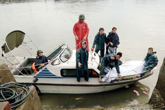 Đứt dây tời lưới, 2 ngư dân thương vong