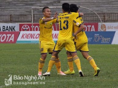 Chấn thương của Võ Ngọc Toàn đẩy SLNA vào thế khó?